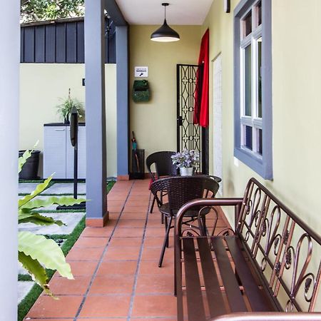 Explore 5Br Gardenhouse Retreats Баттерворт Экстерьер фото